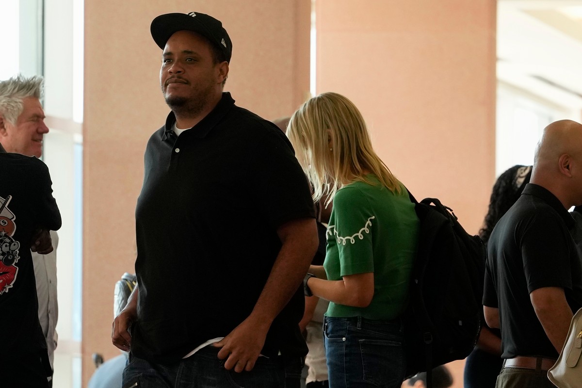 Duane Davis Jr. leaves the courtroom following the closing arguments in the murder trial of Duane Davis, Monday, Aug. 31, 2026, in Las Vegas. (AP Photo/Lucas Peltier)
Tupac Trial