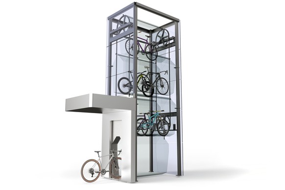Ein Lift befördert die einzelnen Abstellboxen. Dadurch braucht der Veloturm nur wenig Platz.
