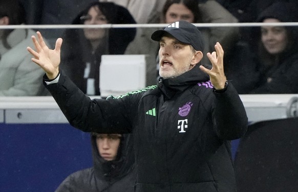 epa11019224 Munich&#039;s head coach Thomas Tuchel gestures during the German Bundesliga soccer match between Eintracht Frankfurt and FC Bayern Munich in Frankfurt, Germany, 09 December 2023. EPA/RONA ...