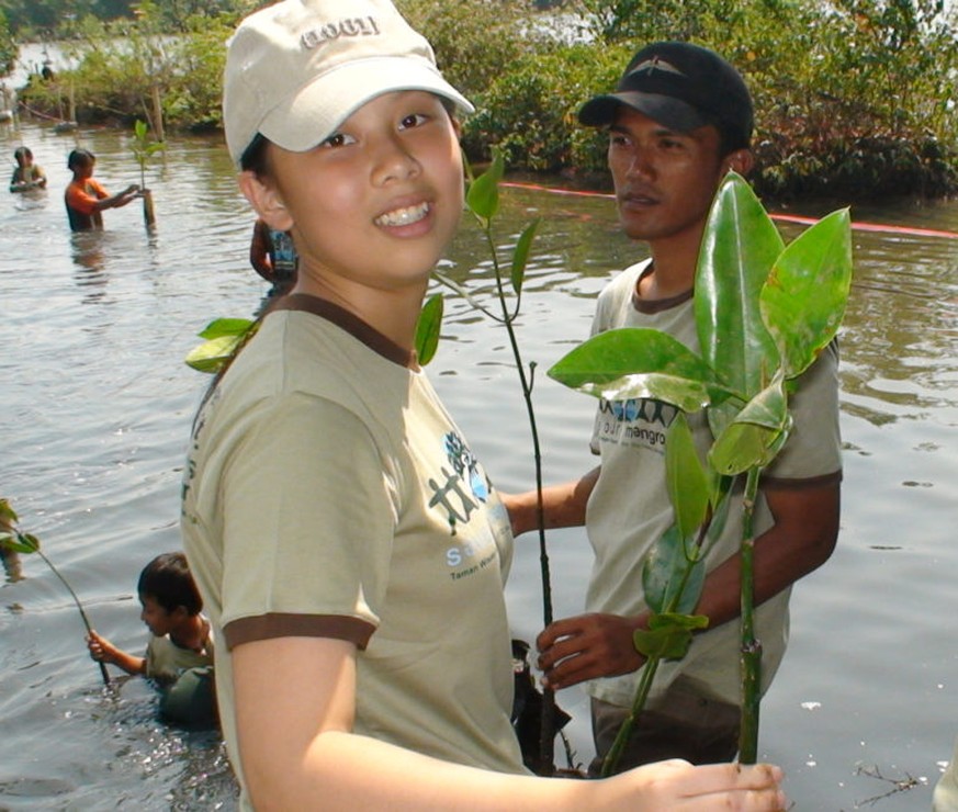 Adeline Tiffanie Suwana, Indonesien
http://heroes.aseanbiodiversity.org/2017/05/08/teen-eco-hero-sparks-change-among-fellow-youth/