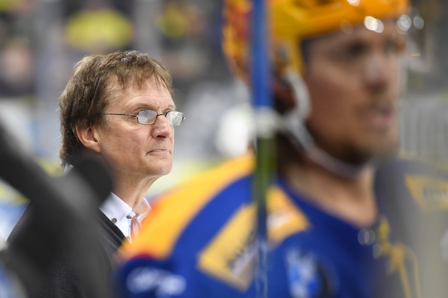 Davos Cheftrainer Arno Del Curto, beim sechsten Playoff-Viertelfinalspiel der National League zwischen dem HC Davos und EHC Biel, am Donnerstag, 22. Maerz 2018, in der Vaillant Arena in Davos. (KEYSTO ...