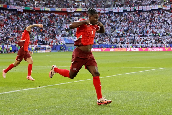 epa11463034 Breel Embolo of Switzerland (R) celebrates scoring the 1-0 during the UEFA EURO 2024 quarter-finals soccer match between England and Switzerland, in Dusseldorf, Germany, 06 July 2024. EPA/ ...