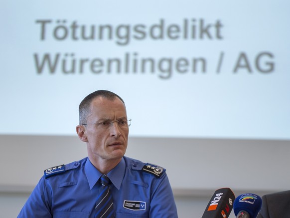 Polizeikommandant Michael Leupold informiert an der Pressekonferenz in Aarau.