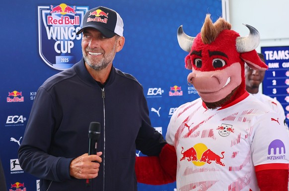RED BULL Wings Cup / Fussball Turnier Leipzig, 24.04.2025, RB Leipzig Trainingszentrum /Fu�ball Akademie , RED BULL Wings Cup - Internationales Nachwuchs Fussballturnier , Im Bild: J�rgen Klopp Head o ...