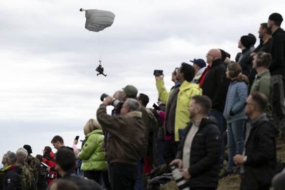 &lt;p&gt;Die Schweiz zeigt gerne zwischendurch, was sie so kann. Besonders beliebt war jeweils das Fliegerschiessen auf der Axalp.&lt;/p&gt;