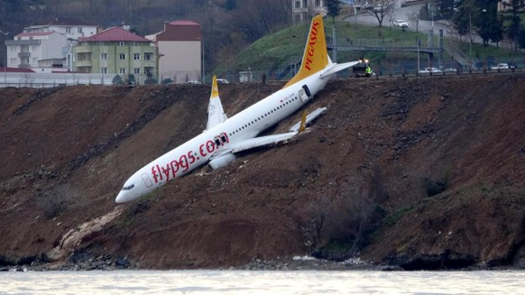 Zwischenfall in Basel: Pegasus-Airbus landet mit verdrehtem Fahrwerk\nPegasus? Sind das nicht die da?