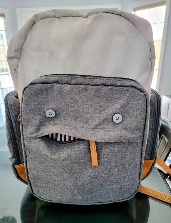 Rucksack mit Gesicht