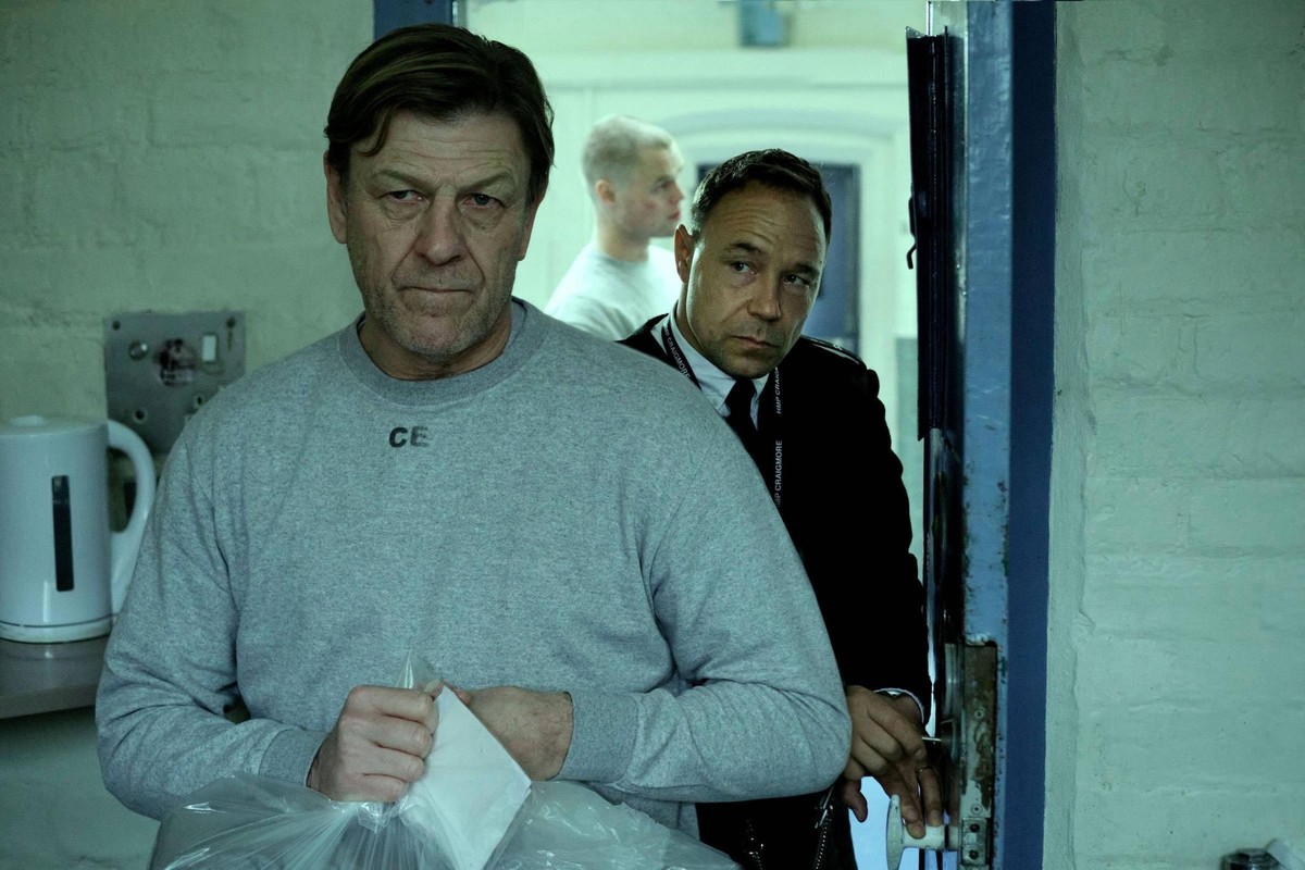 SEAN BEAN and STEPHEN GRAHAM in TIME, 2021, directed by LEWIS ARNOLD. Copyright BBC STUDIOS. Credit: BBC STUDIOS / Album