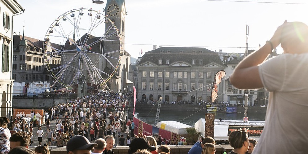 Vom 7. bis 9. Juli 2023 ist in Zürich das Züri Fäscht. Das Züri Fäscht begeistert alle drei Jahre am ersten Juliwochenende rund 2.5 Millionen Besucherinnen und Besuchern mit einer einzigartigen Mischu ...