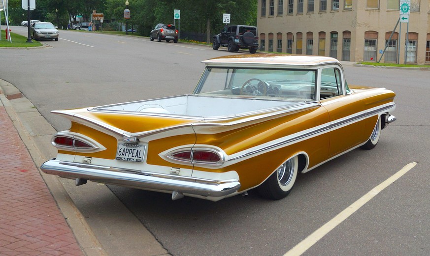 Chevrolet El Camino 1959 Custom https://commons.m.wikimedia.org/wiki/File:Custom_1959_Chevrolet_El_Camino;_Hastings,_MN_(42231730155).jpg