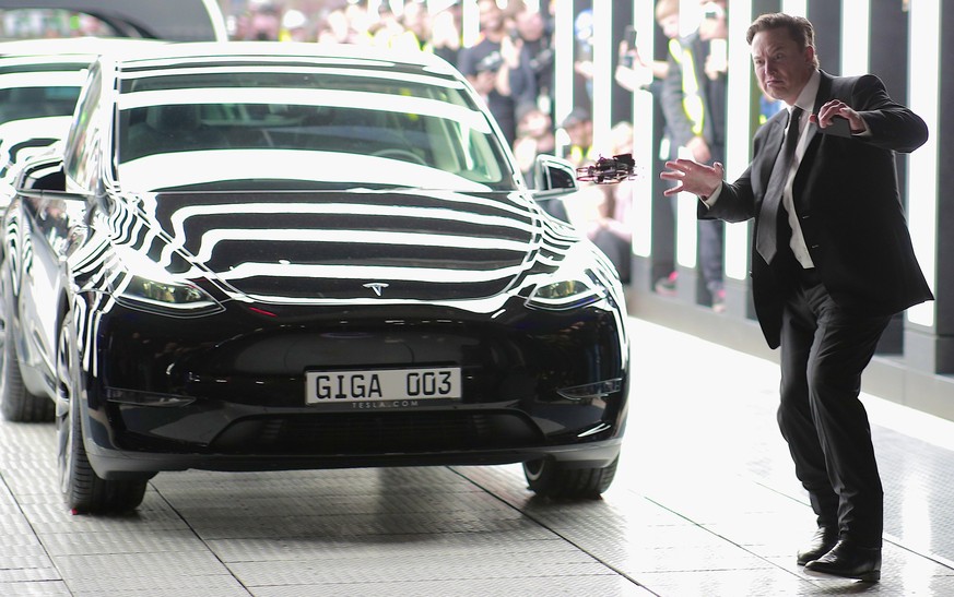 epa09842406 Tesla CEO Elon Musk poses with Tesla vehicles during the opening day of the Tesla &#039;Gigafactory&#039; in Gruenheide near Berlin, Germany, 22 March 2022. EPA/CHRISTIAN MARQUARDT / POOL