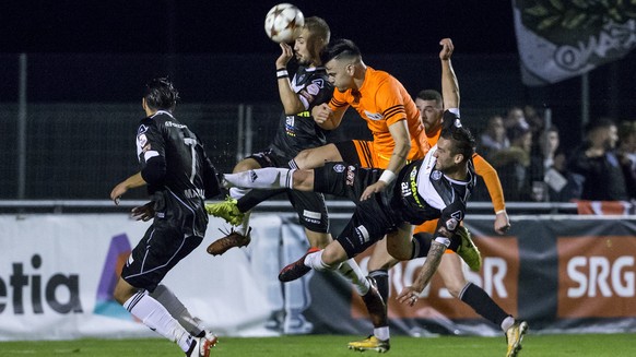 Luganos Younes Bnou Marzouk, Luganos Steve Rouiller, SchoetzÕ Halit Bajrami und Luganos Radomir Milosavljevic, von links, waehrend dem Fussball Cup Achtelfinal zwischen dem FC Schoetz und dem FC Lugan ...