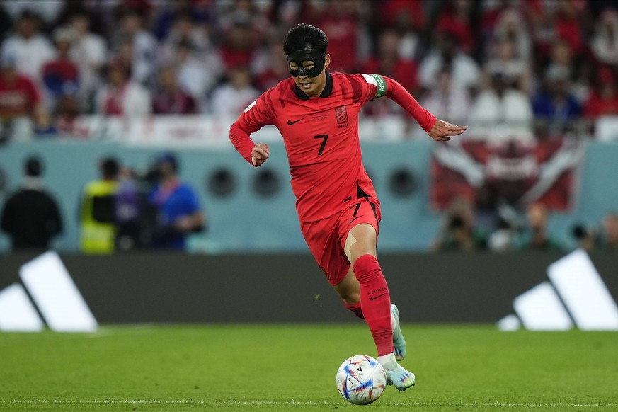 Korea Republic v Ghana: Group H - FIFA World Cup, WM, Weltmeisterschaft, Fussball Qatar 2022 Heung-min Son Left Winger of South Korea and Tottenham Hotspur during the FIFA World Cup Qatar 2022 Group H ...