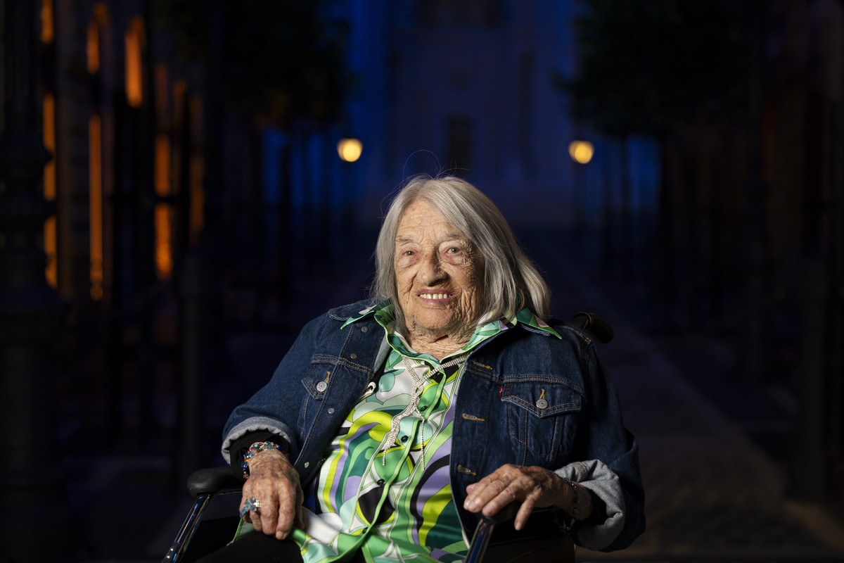 epa11303431 Five times Olympic Champion Hungarian gymnast, Athlete of the Nation Agnes Keleti visits the Madame Tussauds Budapest in Budapest, Hungary, 26 April 2024. Keleti, the 103-year-old Holocaus ...
