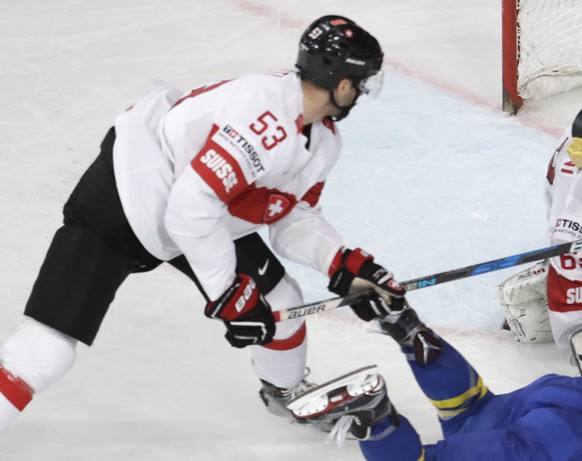 Sweden&#039;s William Nylander, right, scores past Switzerland&#039;s Leonardo Genoni, center, and Switzerland&#039;s Christian Marti, left, during the Ice Hockey World Championships quarterfinal matc ...