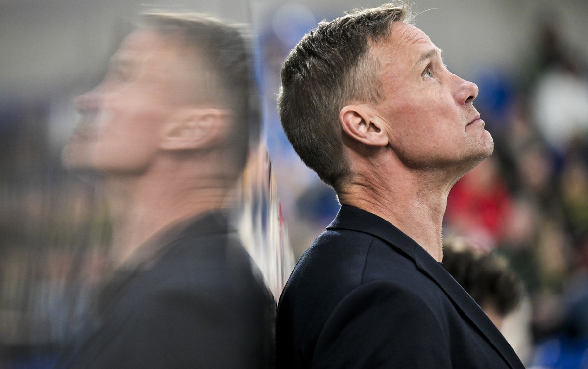 Fribourg's head coach Roger Roennberg reacts during the game between HC Fribourg-Gotteron of Switzerland and IFK Helsinki of Finland at the 97th Spengler Cup ice hockey tournament in Davos, Switz ...
