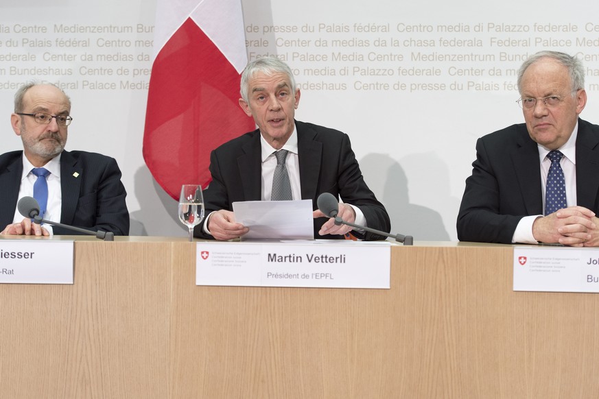 Bundespraesident Johann Schneider-Ammannn, Martin Vetterli, designierter Praesident der Eidgenoessischen Technischen Hochschule Lausanne (EPFL), und Fritz Schiesser, Praesident des ETH-Rates Zuerich,  ...