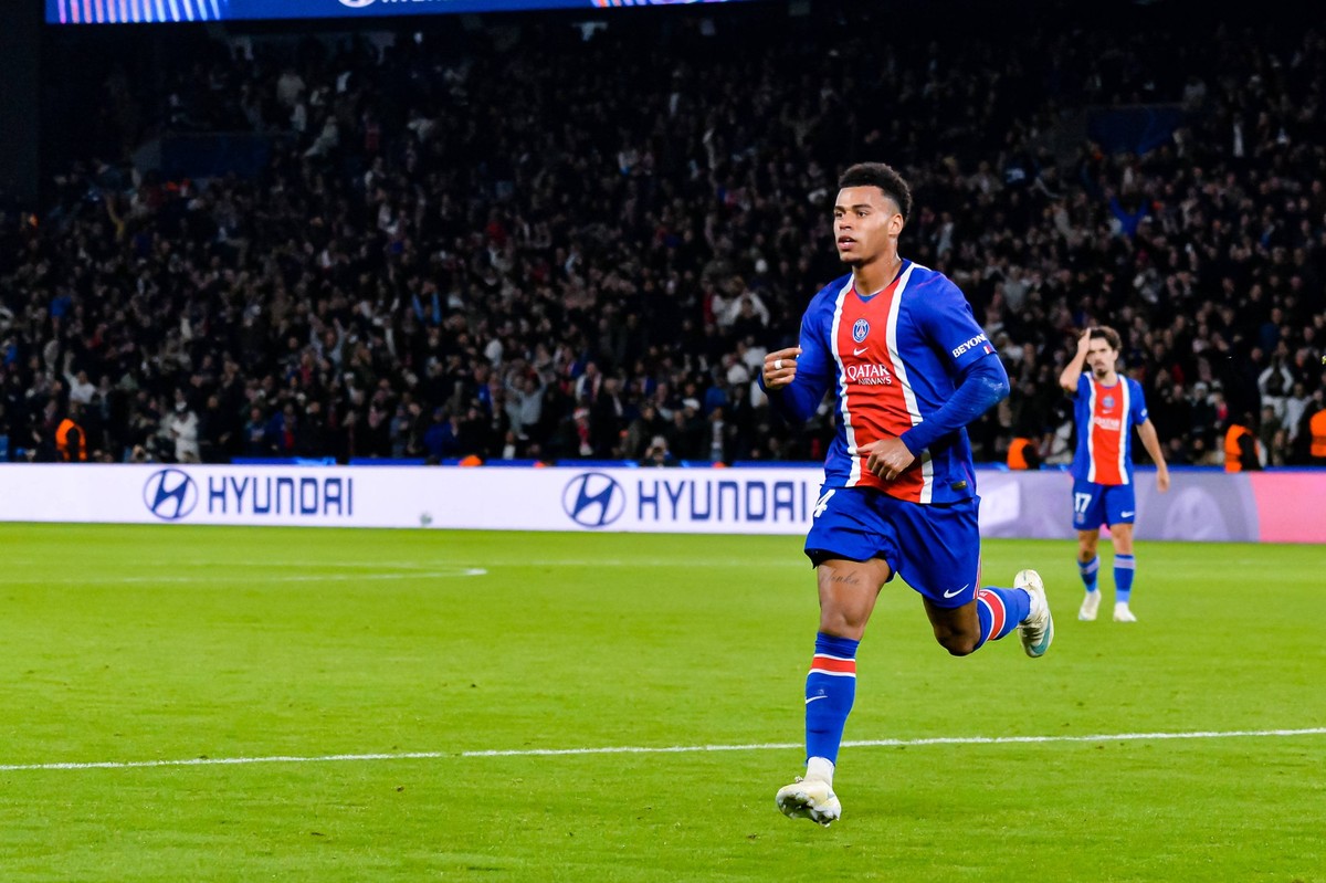 FOOTBALL : Paris Saint Germain vs FC Barcelone - Ligue des Champions - Phase de Ligue - Journ�e 3 - 20/10/2026 Joie des joueurs du Paris SG apr�s le but de Desire Doue Paris SG ParisFrance PUBLICATION ...
