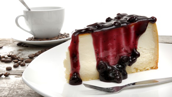 new york cheesecake quarktorte beeren sirup dessert usa essen food kochen backen