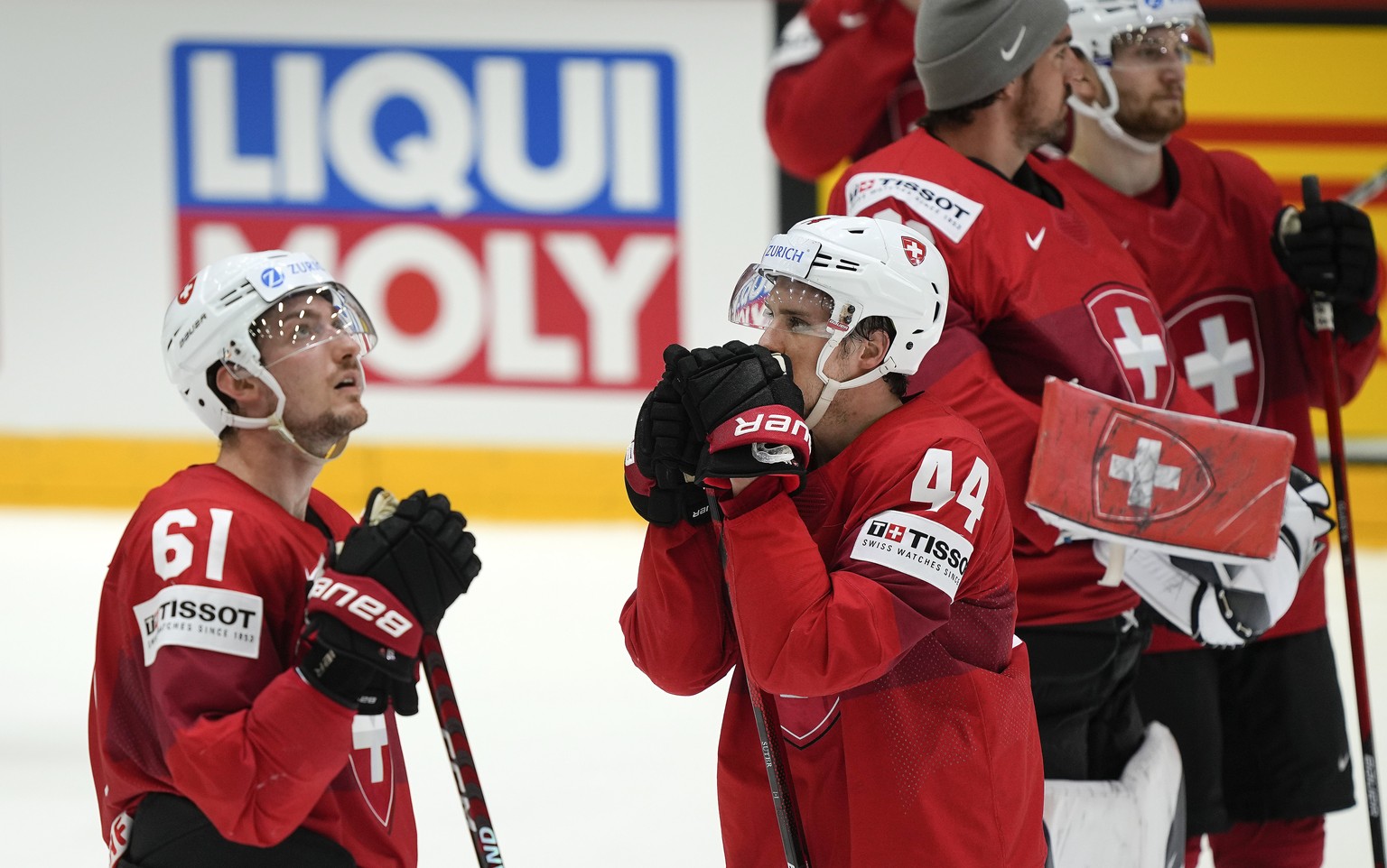 Switzerland&#039;s Fabrice Herzog and Switzerland&#039;s Pius Suter, right, look disappointed after losing the Hockey World Championship quarterfinal match between Switzerland and USA in Helsinki, Fin ...