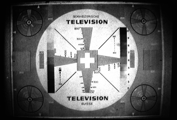 Erste Generation des Schweizer-Testbildes um 1954. Fotografie von TV-Bildschirm.