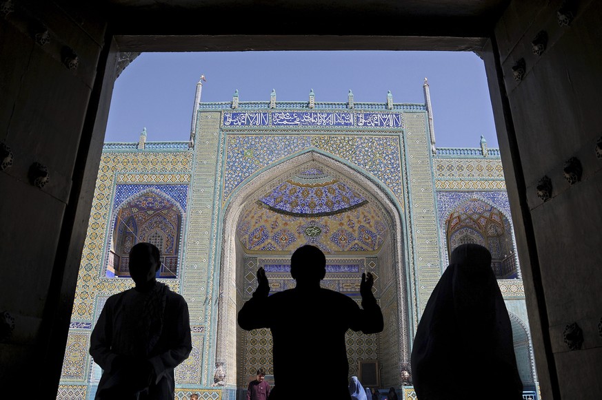 epaselect epa04341428 Afghan men pray at the Blue Mosque believed by some Muslims to be the site of the tomb of Ali ibn Abi Talib, the cousin and son-in-law of Prophet Muhammad, in Mazar-i-Sharif, nor ...