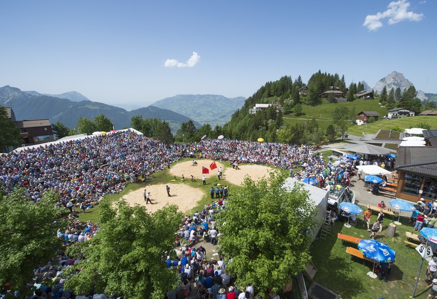 Was für ein Panorama! Das Schwingfest auf dem Stoos.