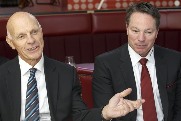Lorne Henning, left, new advisor to the sports management of Geneve-Servette HC, sitting next to Chris McSorley, right, General Manager and head coach Geneve-Servette HC, speaks to the media about the ...