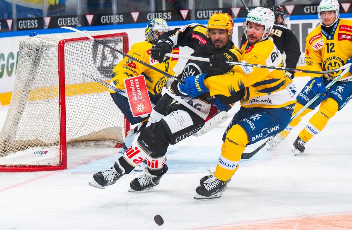Lugano?s Postfinance Topscoer Michael Joly, left, fights for the puck with Davos? player David Baradun, right, during the regular season of National League Swiss Championship 2024/25 between HC Lugano ...