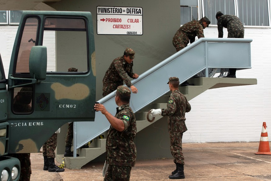 epa07255600 Brazilian Army soldiers prepare for the investiture of the elected president of Brazil, Jair Bolsonaro, in Brasilia, Brazil, 31 December 2018. Brasilia is preparing with increased security ...