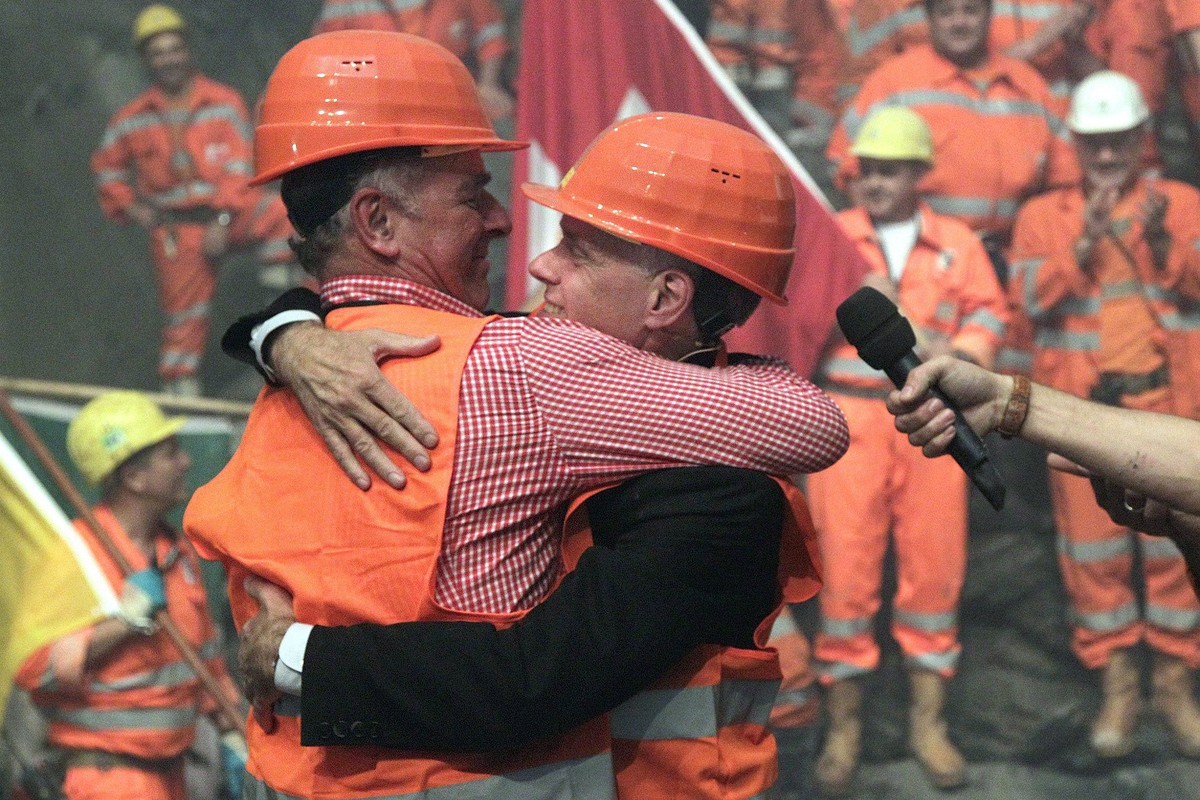 Freude über den Gotthard-Durchstich:&nbsp;Adolf Ogi und Moritz Leuenberger.