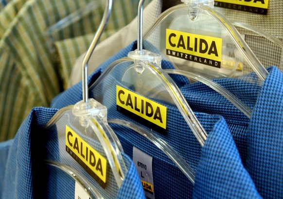 Calida-Produkte am Dienstag, 11. Maerz 2003, in einem Zuercher Geschaeft. Die Calida-Gruppe hat nach eigenen Angaben im Geschaeftsjahr 2002 weitere Fortschritte auf dem Weg zur nachhaltigen Gesundung  ...