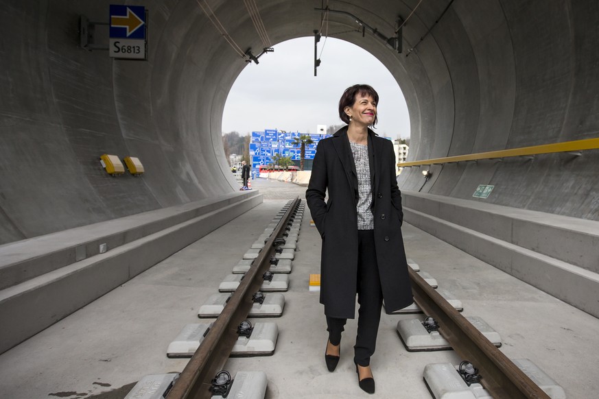 ARCHIVBILD --- ZUM RUECKTRITT VON BUNDESRAETIN DORIS LEUTHARD STELLEN WIR IHNEN FOLGENDES BILDMATERIAL ZUR VERFUEGUNG - Bundesraetin Doris Leuthard, Vorsteherin des Eidgenoessischen Departements fuer  ...