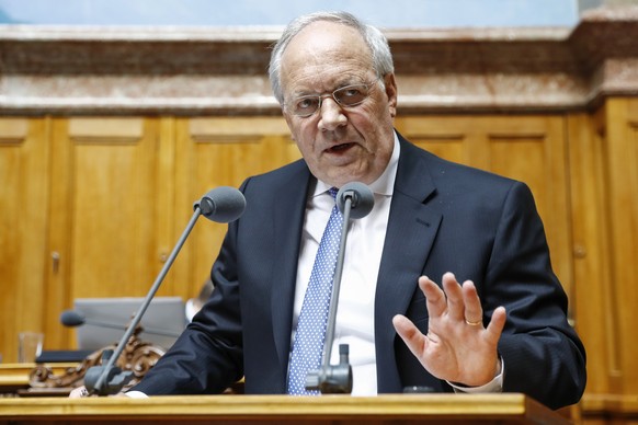 Bundespraesident Johann Schneider-Ammann spricht waehrend der Debatte um die Massnahmen zur Bekaempfung der Schwarzarbeit, waehrend der Herbstsession der Eidgenoessischen Raete, am Donnerstag, 29. Sep ...