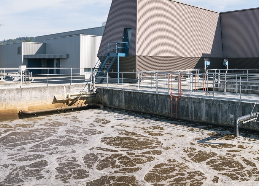 ZUR KLAERANLAGE WERDHOELZLI STELLEN WIR IHNEN HEUTE, DONNERSTAG, 20. SEPTEMBER 2017, FOLGENDES BILDMATERIAL ZUR VERFUEGUNG --- Biological treatment at the wastewater treatment plant Werdhoelzli in Zur ...