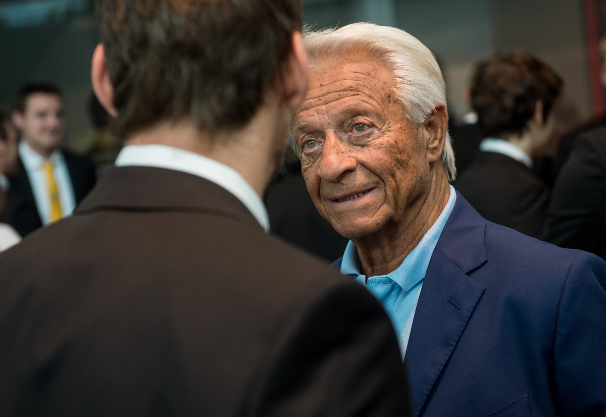 Geo Mantegazza, Maezen des HC Lugano, aufgenommen an der Saison-Pressekonferenz, am Mittwoch, 3. September 2014, in Lugano. (KEYSTONE/Ti-Press/Gabriele Putzu)