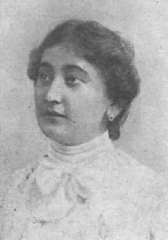 Wilhelmine Adamovic.
https://commons.wikimedia.org/wiki/File:Adamovics_Vilma_1903-2.JPG