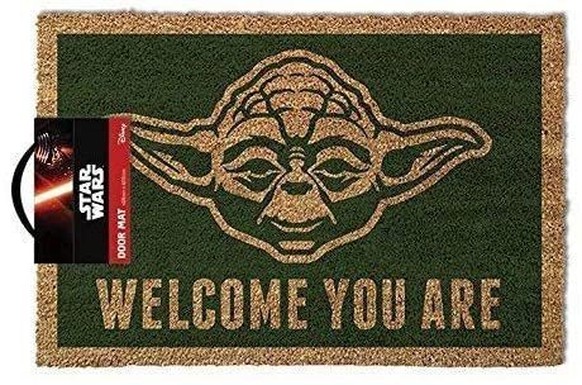 Yoda-Fussmatte star wars
https://hips.hearstapps.com/vader-prod.s3.amazonaws.com/1603737297-yoda-doormat-1603737230.jpg?crop=1xw:1xh;center,top&amp;resize=768:*