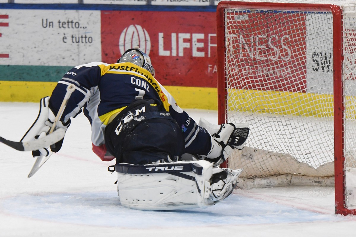 Ambri's goalkeeper Benjamin Conz during the 2-2 goal of Zug's player Fabrice Herzog, during the match of National League A (NLA) Swiss Championship 2021/22 between HC Ambri Piotta and EV Zug ...