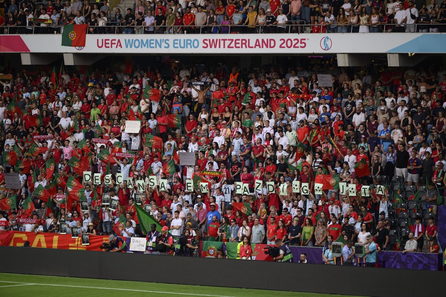 Players and fans hold a minute&#039;s silence for Portuguese international footballer Diogo Jota, who lost his life in a car crash in Spain on Thursday night, before the UEFA Women&#039;s EURO 2025 Gr ...