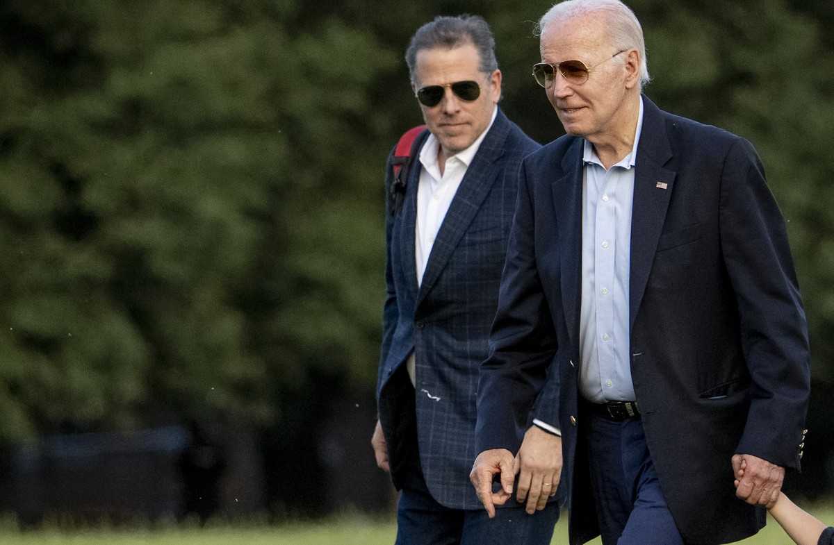 President Joe Biden, and his son Hunter Biden arrive at Fort McNair, Sunday, June 25, 2023, in Washington. The Biden's are returning from Camp David. (AP Photo/Andrew Harnik)
Joe Biden,Hunter Bid ...