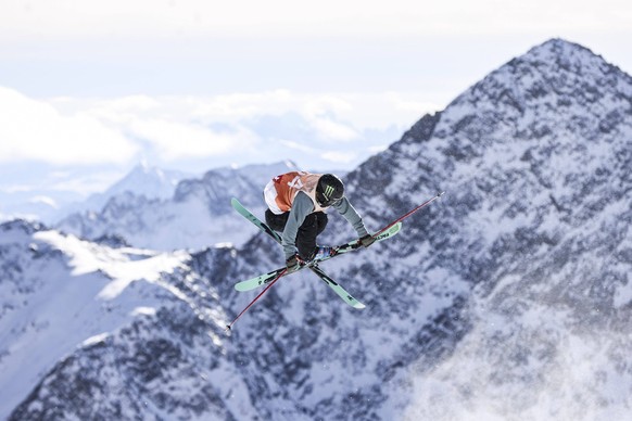 FREESTYLE SKIING - FIS WC Slopestyle Stubai NEUSTIFT,AUSTRIA,19.NOV.22 - FREE SKI, FREESTYLE SKIING - FIS Freeski Slopestyle World Cup, ladies. Image shows Sarah Hoefflin SUI. PUBLICATIONxNOTxINxAUTxS ...