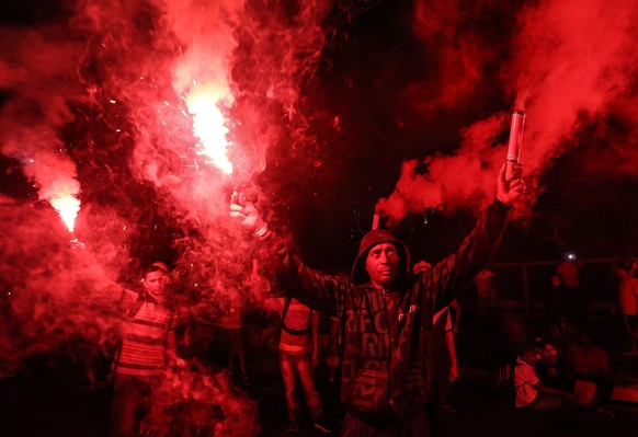 epa05230013 Citizens rally in favor of Brazilian President Dilma Rousseff&#039;s government in Batata Lake, Sao Paulo, Brazil, 24 March 2016. The Chamber of Deputies is currently carrying out impeachm ...