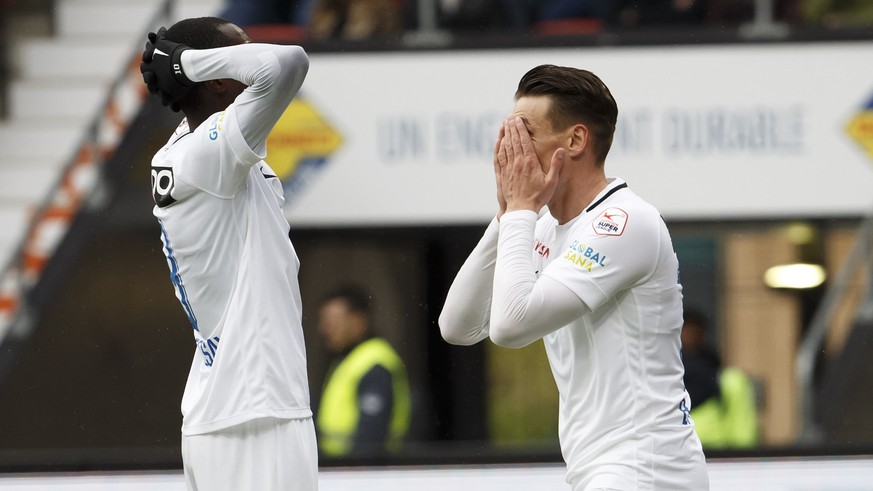 Zurich&#039;s forward Assan Ceesay, left, and midfielder Benjamin Kololli, right, react after missing a goal, during the Super League soccer match of Swiss Championship between Neuchatel Xamax FCS and ...