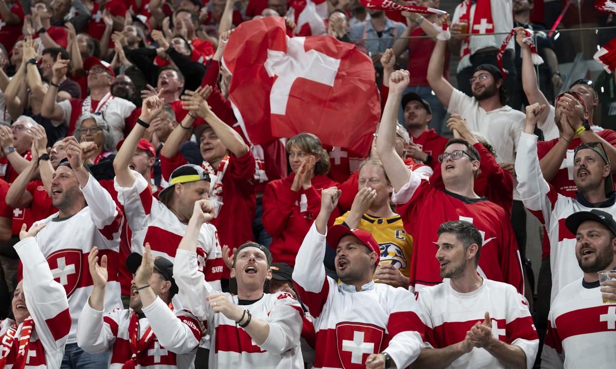KEYPIX - Swiss fans celebrate during the 2026 IIHF Men's Ice Hockey World Championship preliminary round group A game between Switzerland and Finland, at the Swiss Life Arena ice hockey stadium,  ...