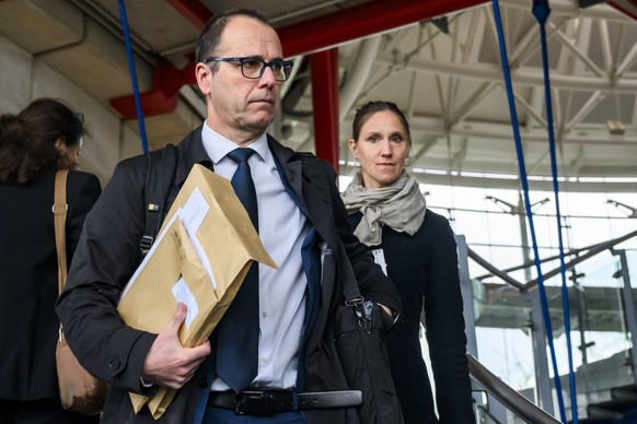 Alain Chablais, gauche, agent du gouvernement suisse, reagit apres la publication de la decision de La Grande Chambre de la Cour europeenne des droits de l&#039;homme suite a la requete deposee par le ...