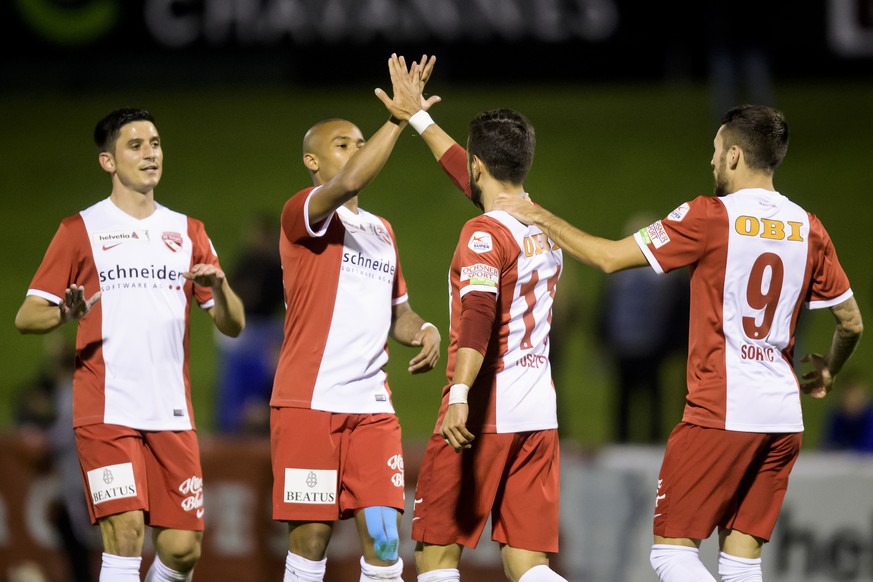 Joie des joueurs bernois, apres le premier but marque par le joueur Matteo Tosetti, 2eme droite, lors de la rencontre de 8eme de finale de la Coupe Suisse de football entre le FC Stade Nyonnais et le  ...