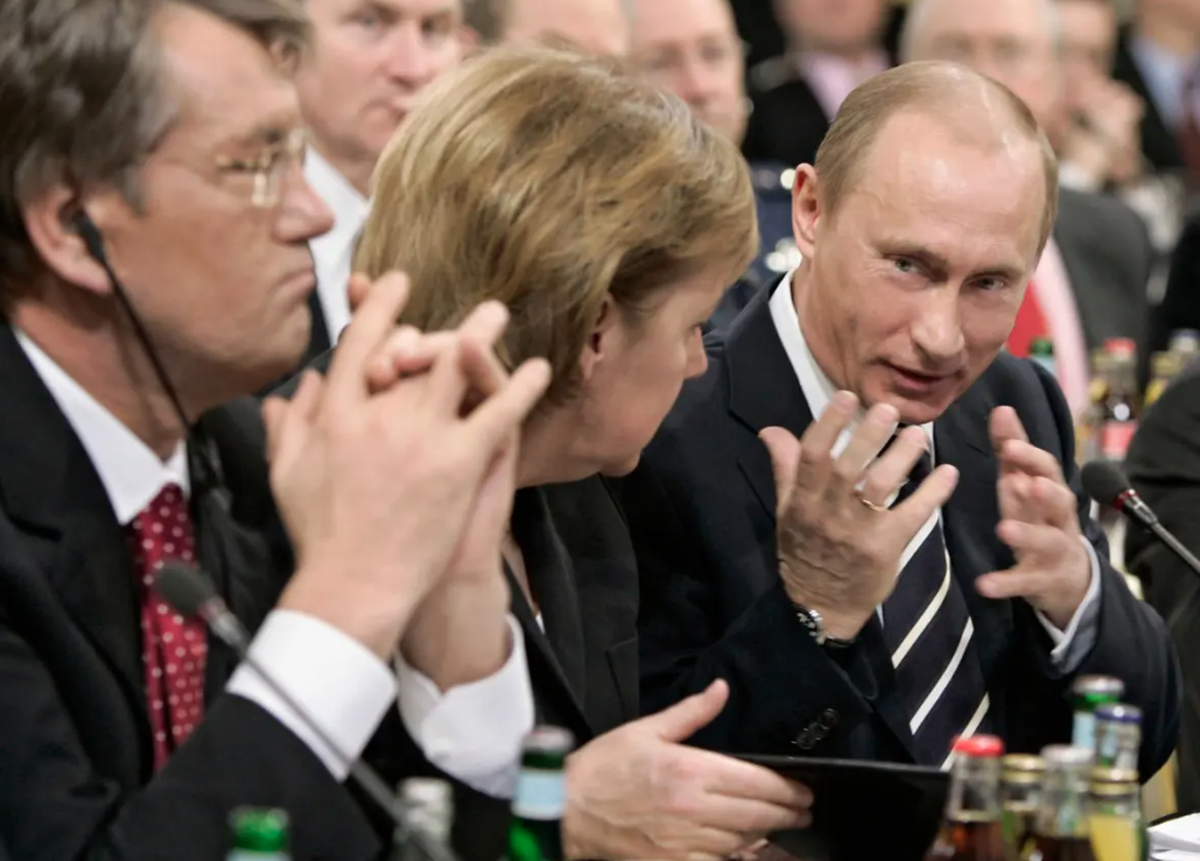Viktor Iouchtchenko est un ancien président ukrainien et héros de la « Révolution orange ». Lors d'une apparition à Zurich, il s'en prend à Poutine, met de l'espoir en Suisse et révèle  ...