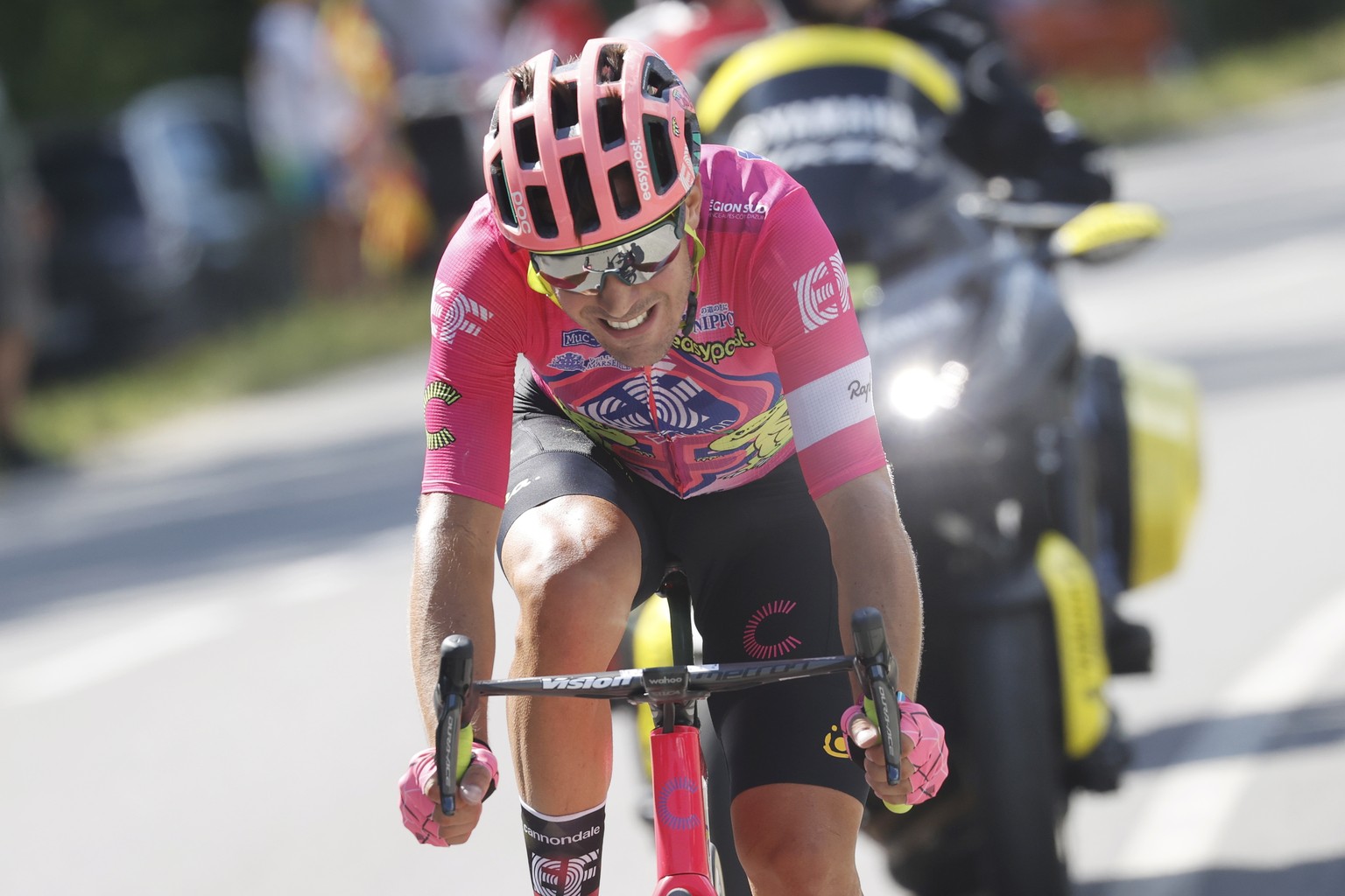 epa10066858 Italian rider Alberto Bettiol of EF Education Easypost in action during the 10th stage of the Tour de France 2022 over 148,5km from Morzine to Megeve, France, 12 July 2022. EPA/GUILLAUME H ...