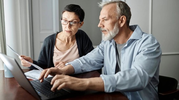 Altersvorsorge Pensionskasse Frau Frauen Symbolbild Pension Rente Renten Rentnerin